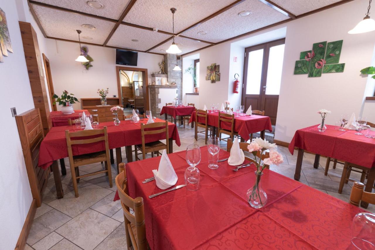 Hotel Del Negro Sutrio Luaran gambar