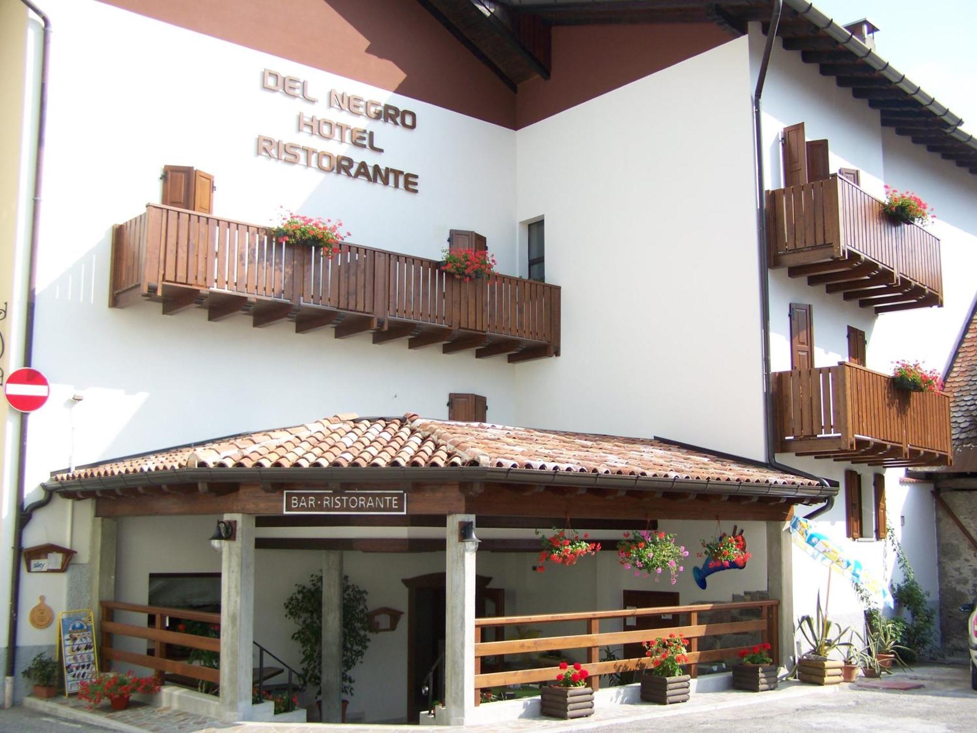 Hotel Del Negro Sutrio Luaran gambar
