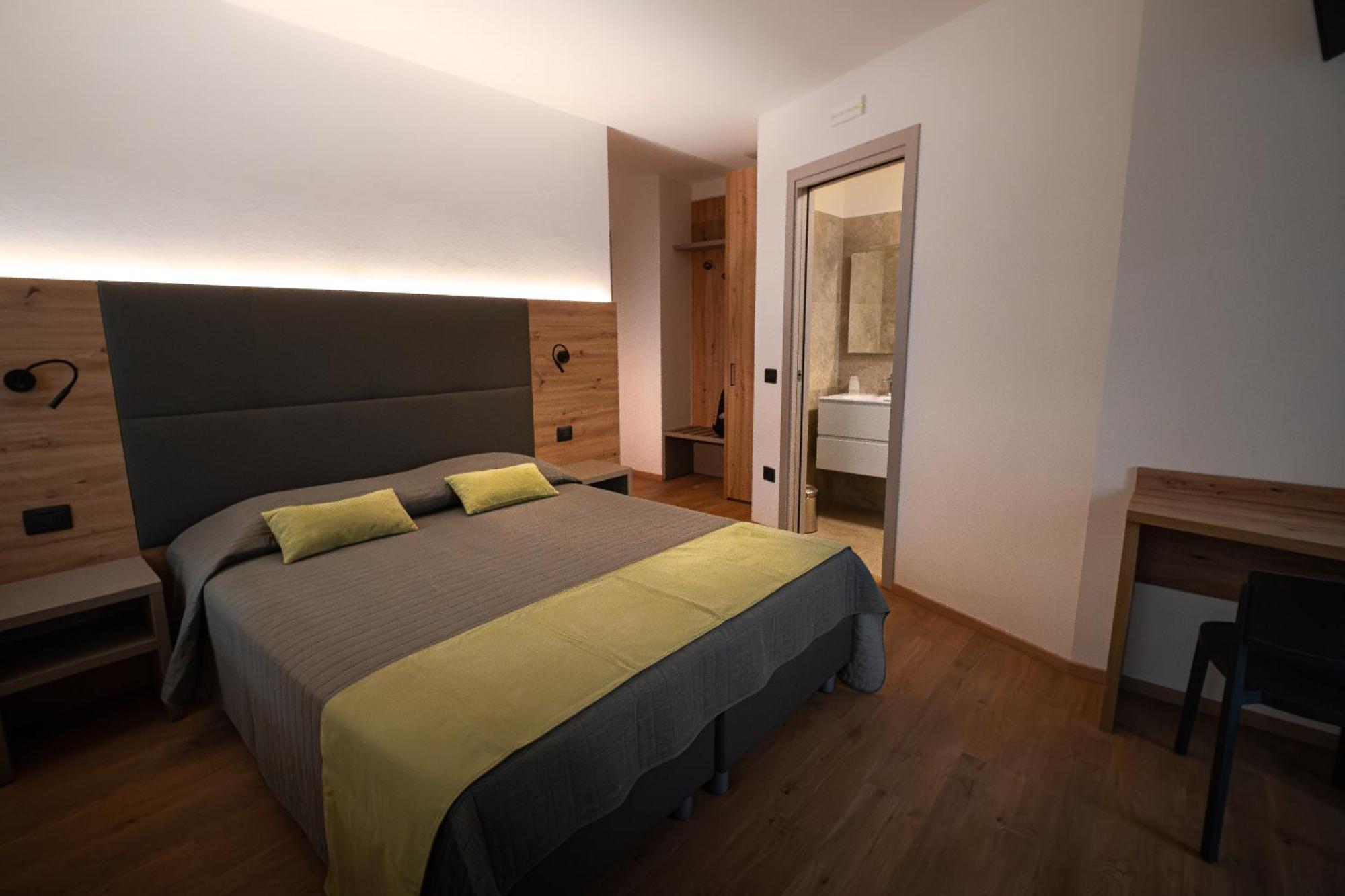 Hotel Del Negro Sutrio Luaran gambar