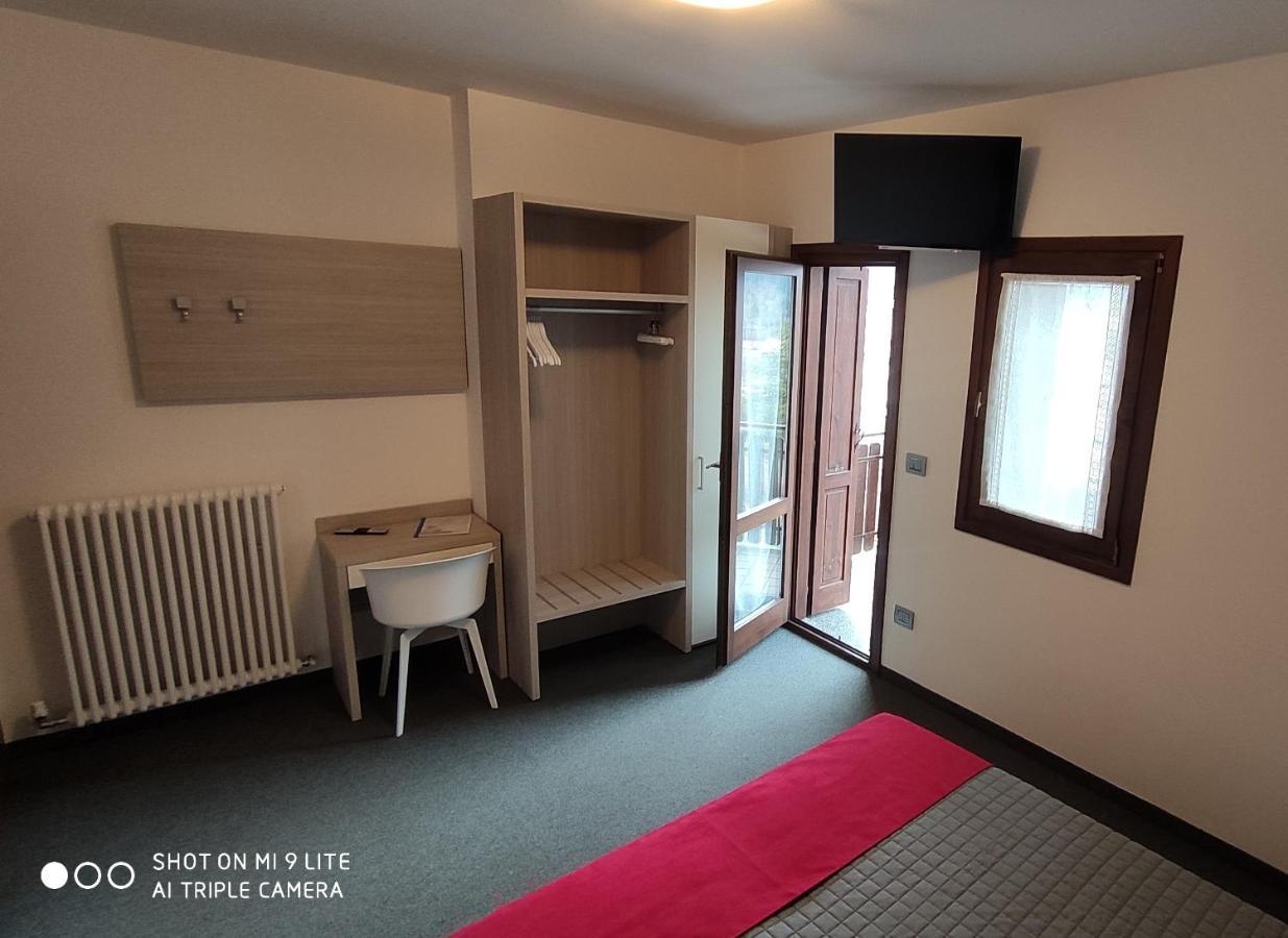 Hotel Del Negro Sutrio Luaran gambar